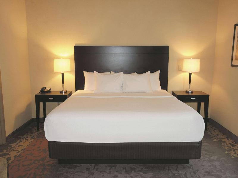 La Quinta Inn Suites Eastland image