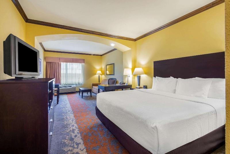 La Quinta Inn Suites Eastland image