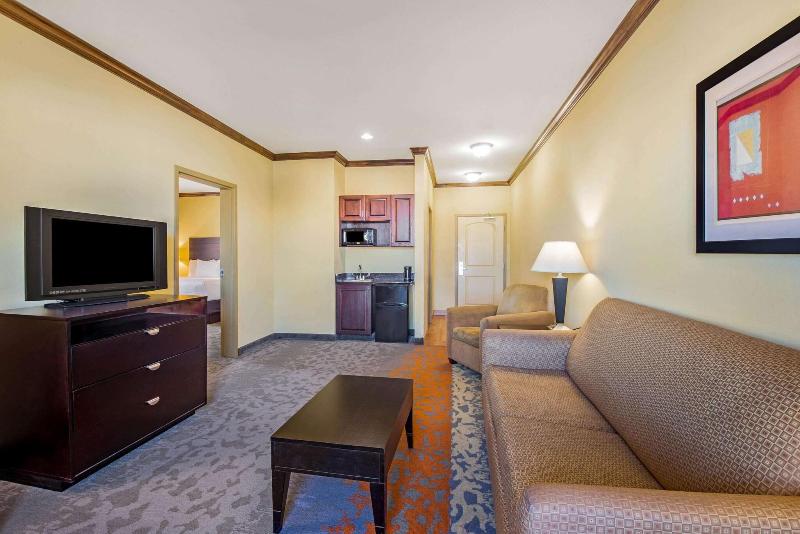 La Quinta Inn Suites Eastland image