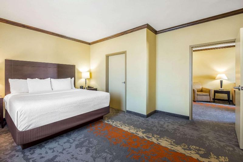La Quinta Inn Suites Eastland image