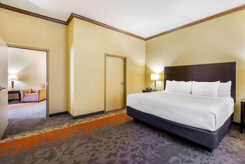 La Quinta Inn Suites Eastland image