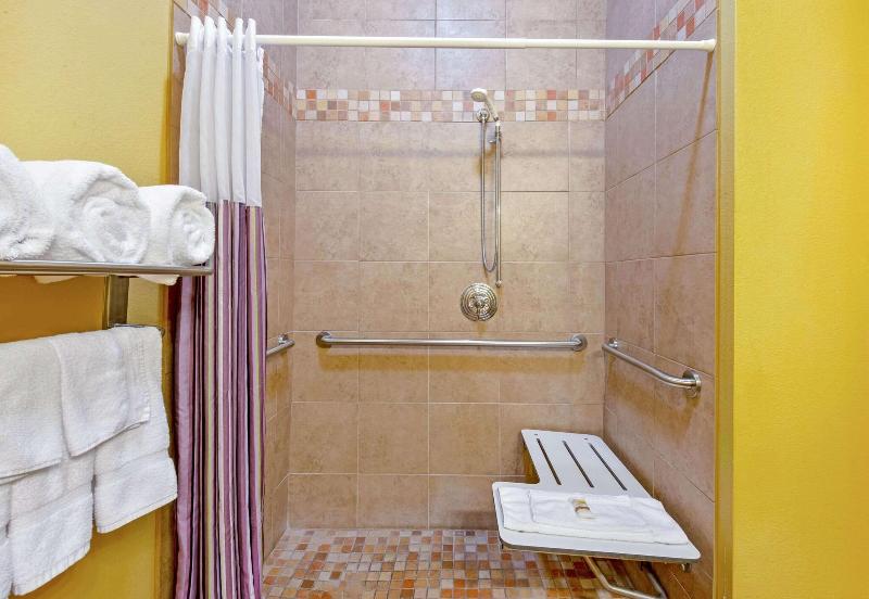 La Quinta Inn Suites Eastland image