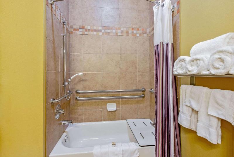 La Quinta Inn Suites Eastland image