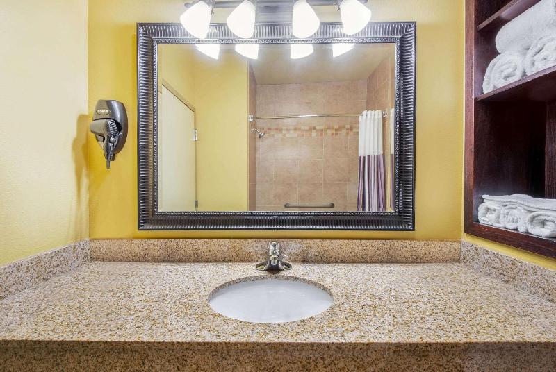La Quinta Inn Suites Eastland image