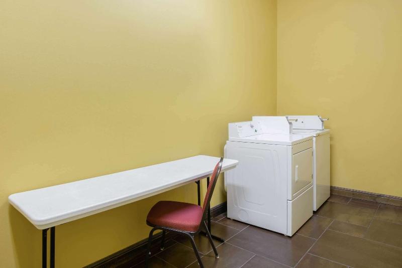 La Quinta Inn Suites Eastland image