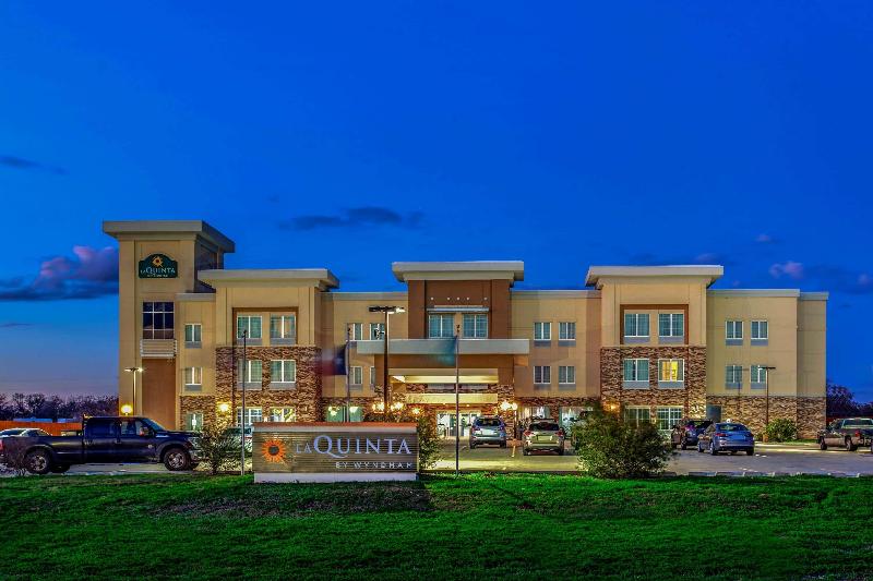 La Quinta Inn Suites Luling