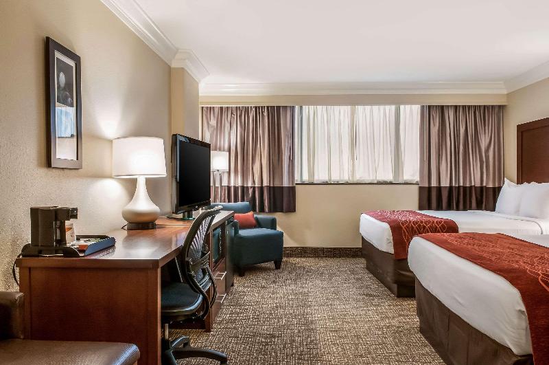 Comfort Inn & Suites At Copeland Tower image