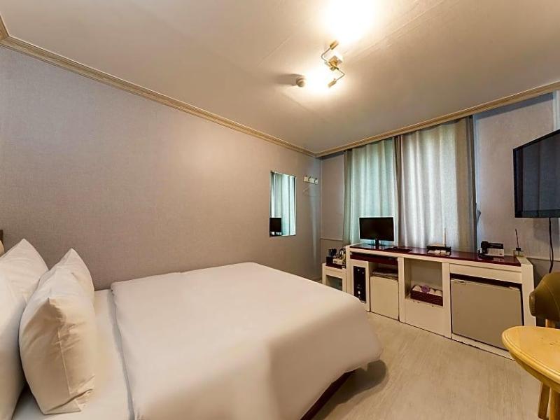 Goodstay Grand Motel Chuncheon image