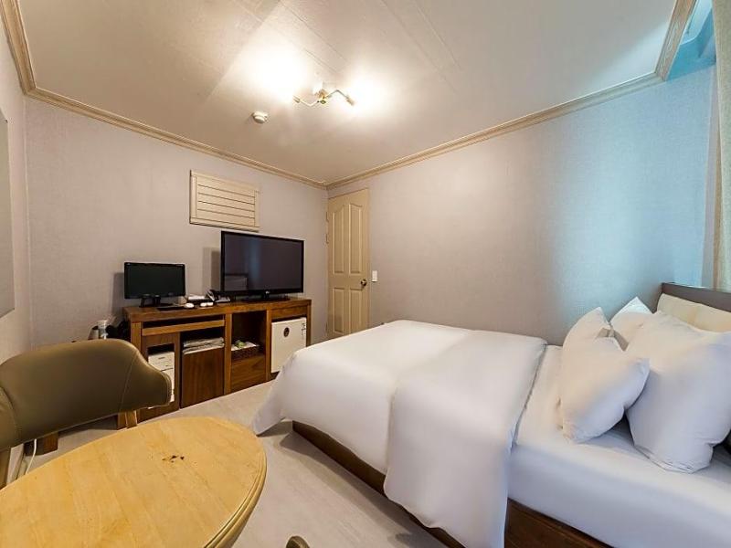 Goodstay Grand Motel Chuncheon image