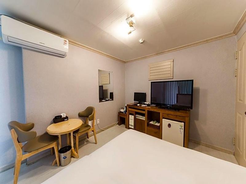 Goodstay Grand Motel Chuncheon image