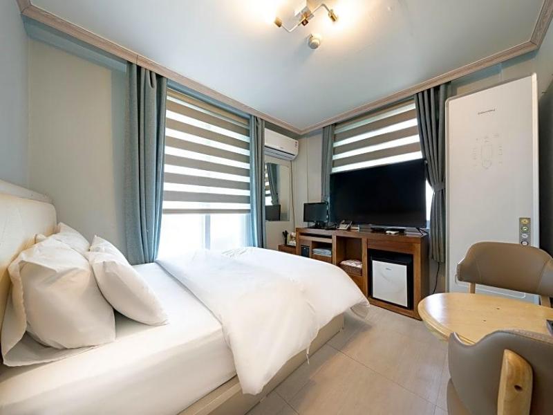 Goodstay Grand Motel Chuncheon image