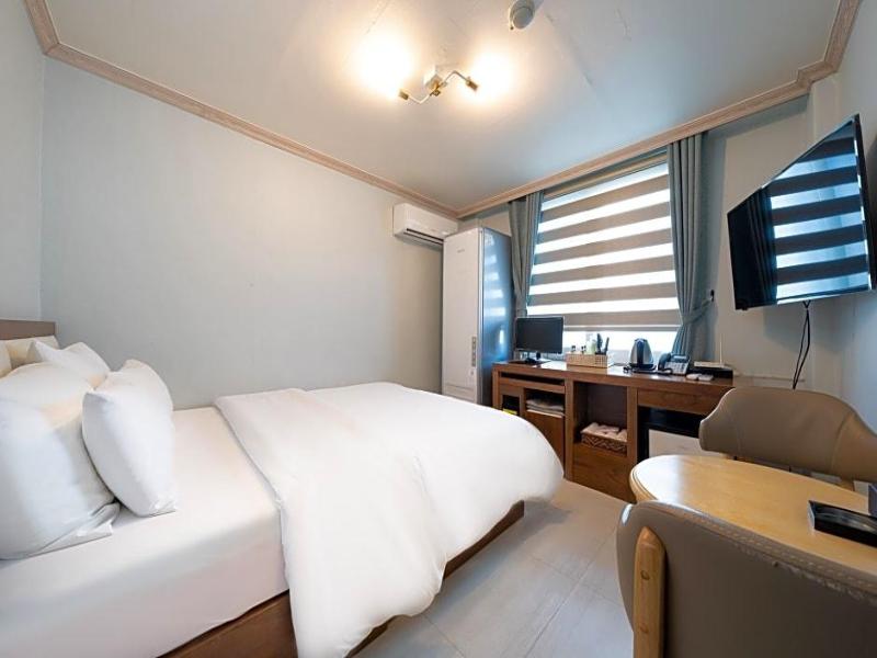 Goodstay Grand Motel Chuncheon image