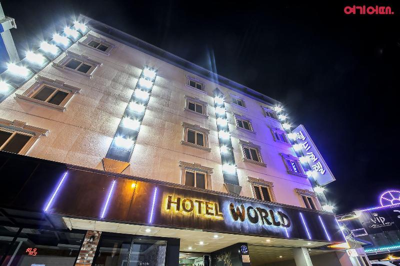 Goodstay World Hotel