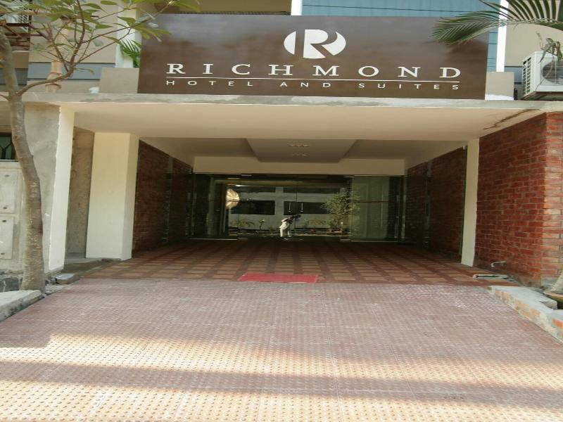 Richmond Hotel And Suites image