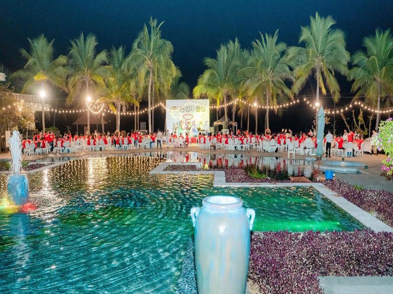 Olalani Resort & Condotel image