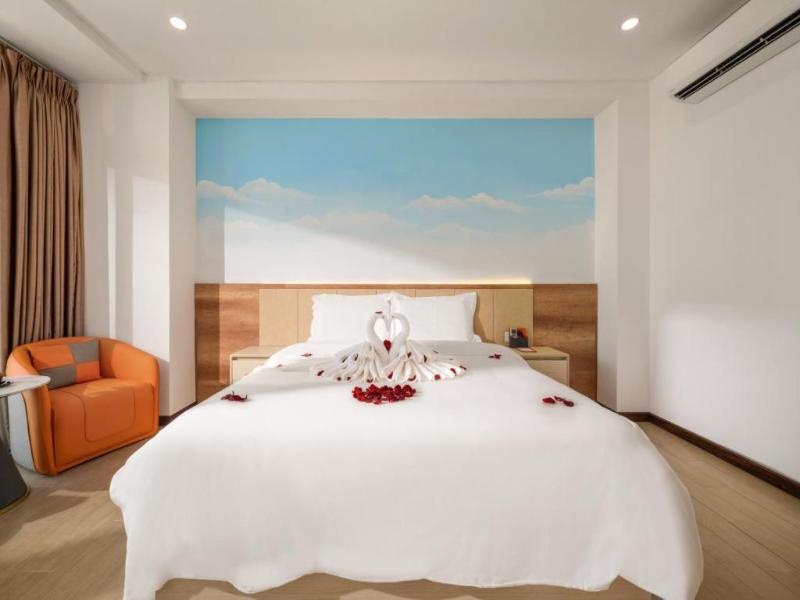 Lunar Hotel Da Nang image