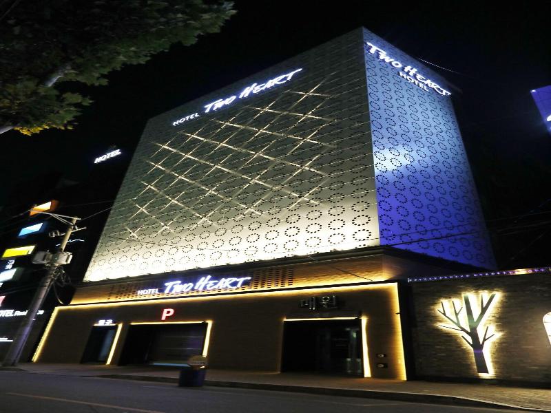 Two Heart Hotel image