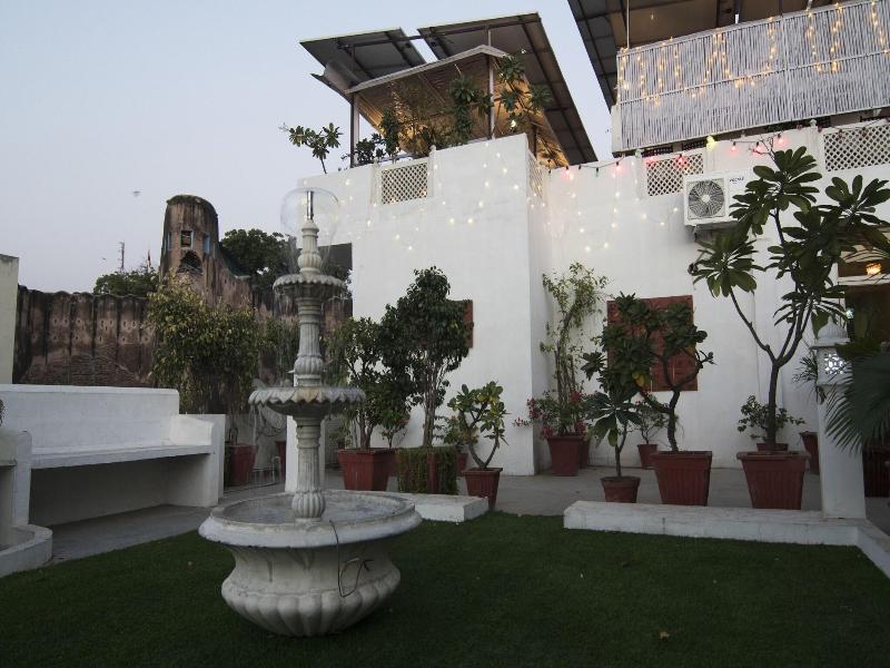 Chitra Katha Hotel image