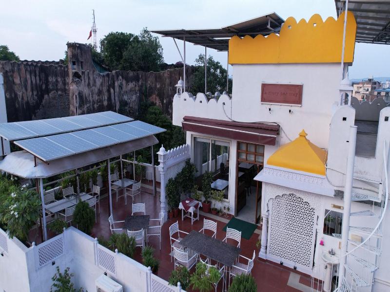 Chitra Katha Hotel image