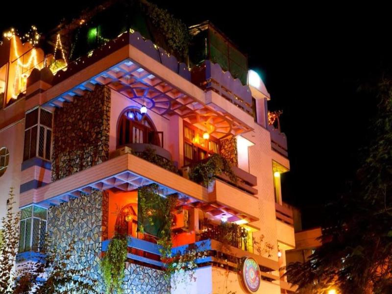 Pearl Palace image