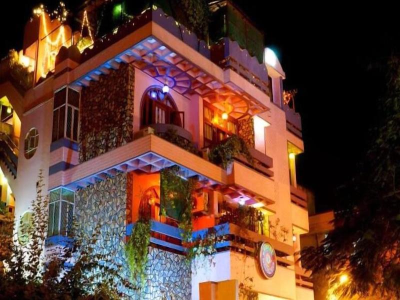Pearl Palace image