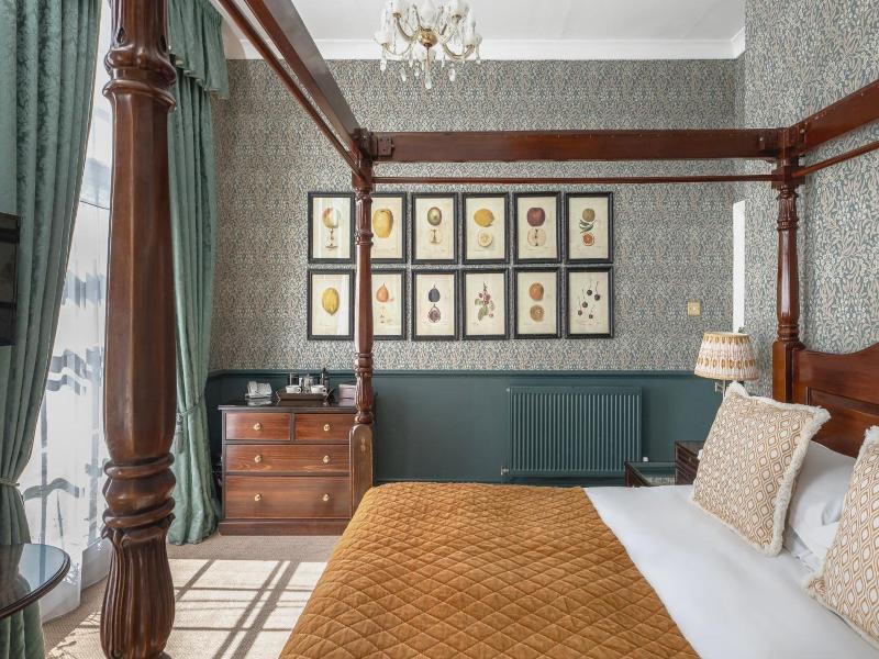 Royal Hotel image