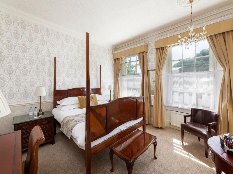 Royal Hotel image