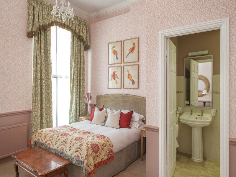 Royal Hotel image