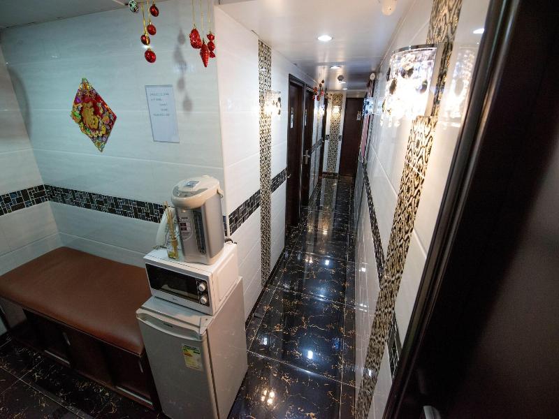 V Inn image