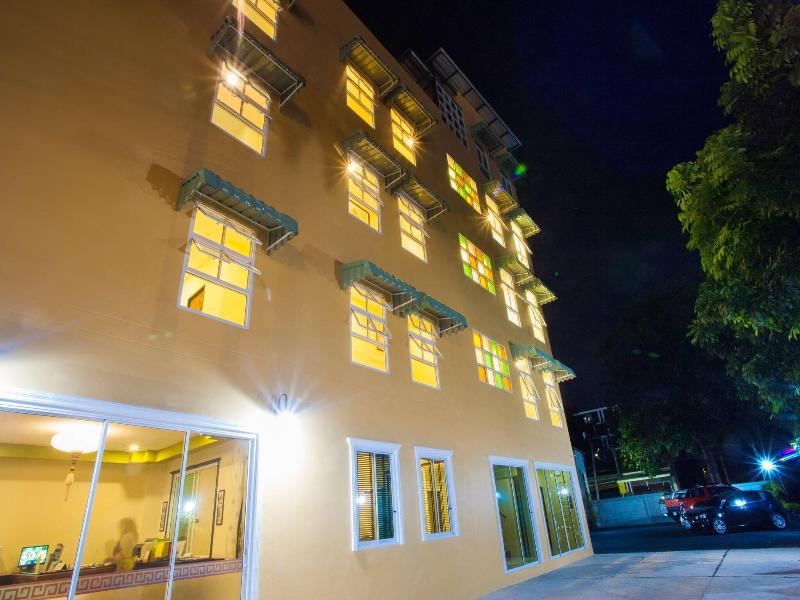Le Hua Phuket image