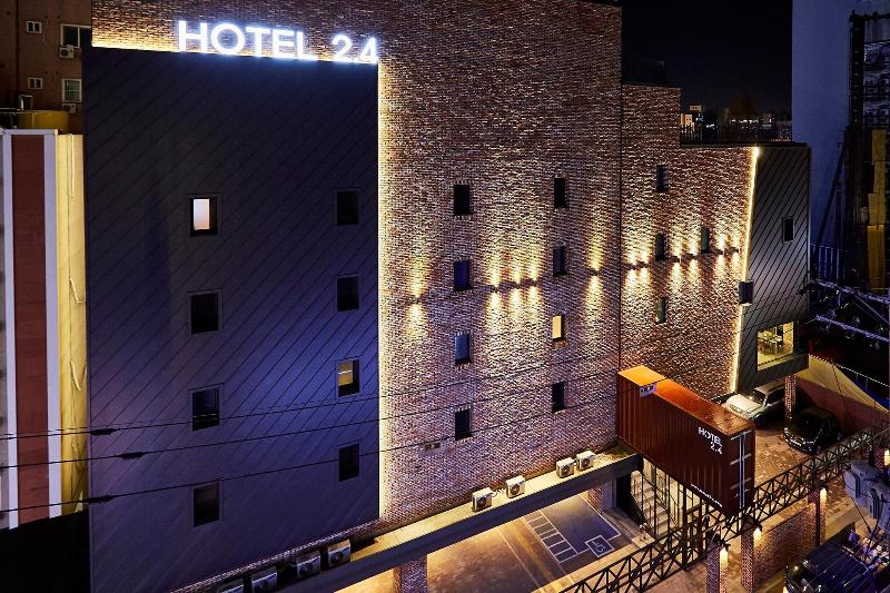 Hotel 2.4
