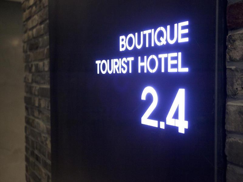 Hotel 2.4