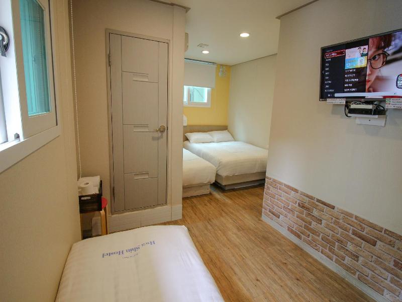 Dongdaemun Hwashin Hostel image