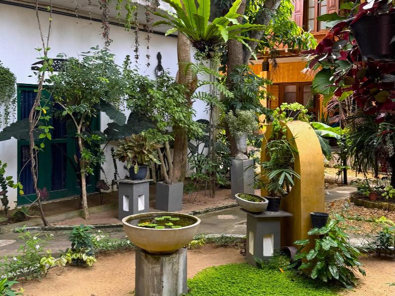 Gomez Place