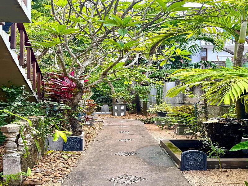 Gomez Place