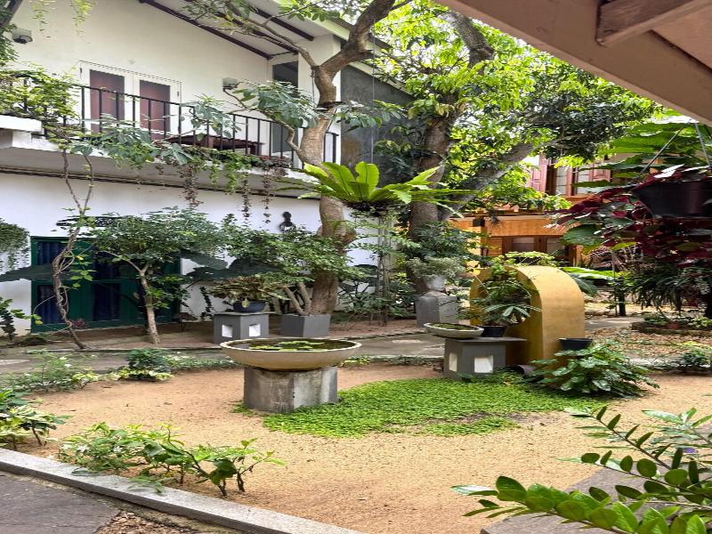 Gomez Place