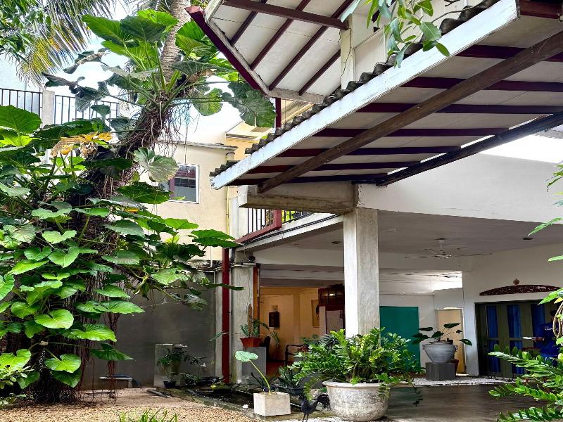Gomez Place
