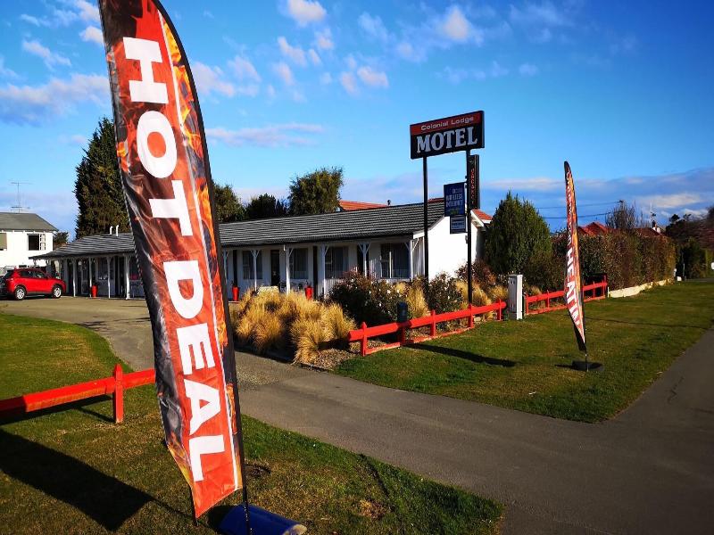 Colonial Lodge Motel