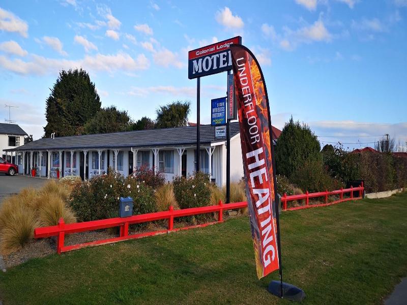 Colonial Lodge Motel