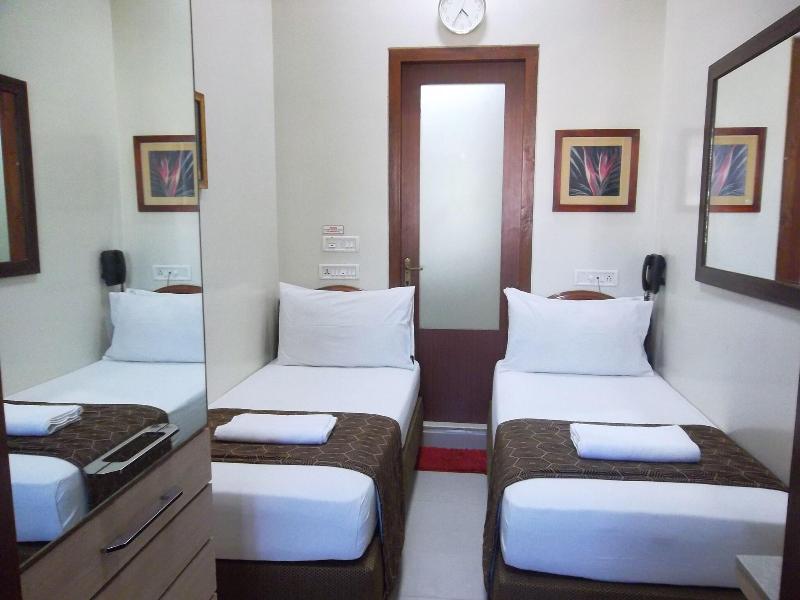 Elphinstone Hotel image