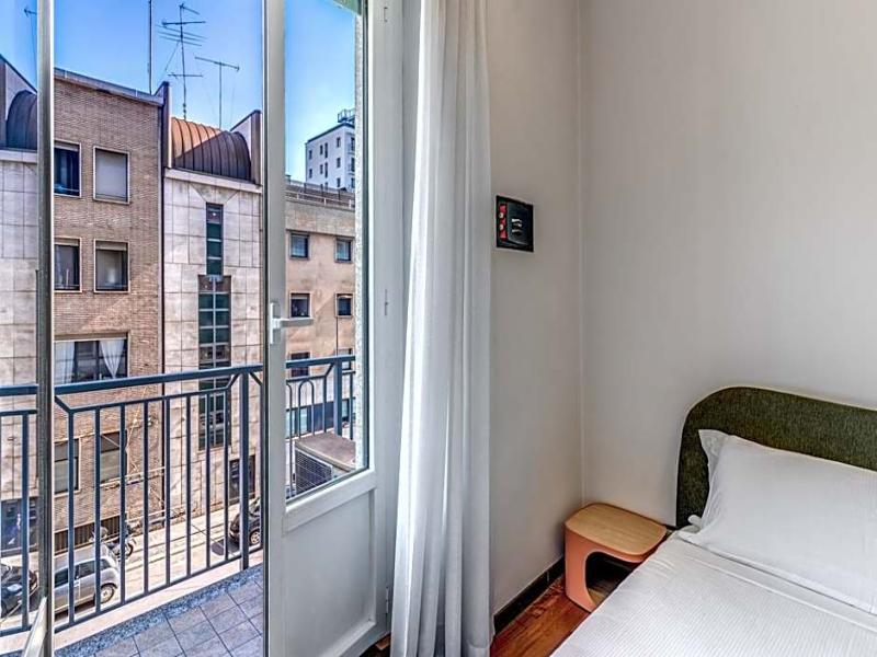 43 Station Hotel image