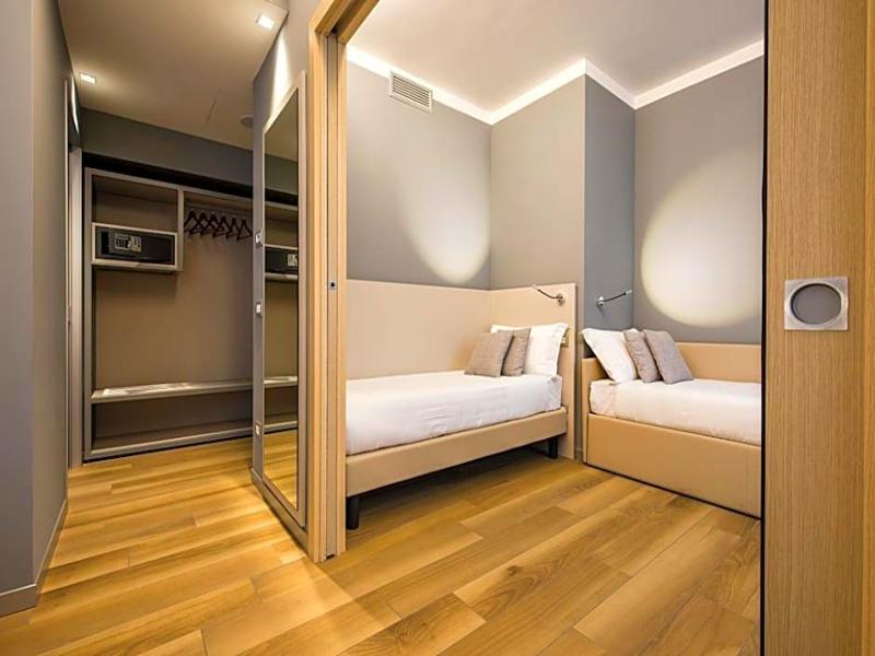 43 Station Hotel image