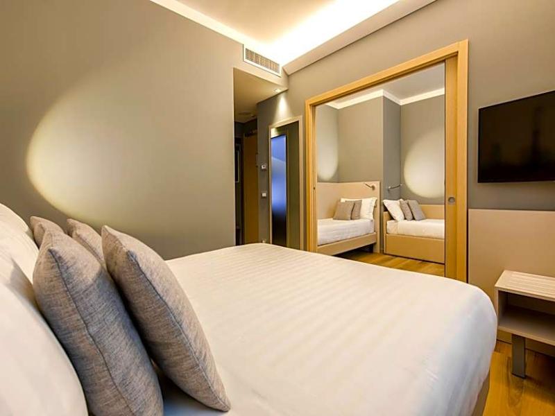 43 Station Hotel image