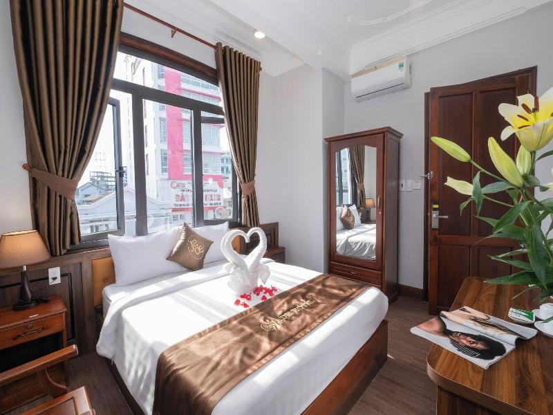 Jade Hotel Hue