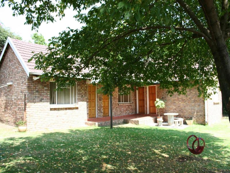 Airport Lodge Guest House image