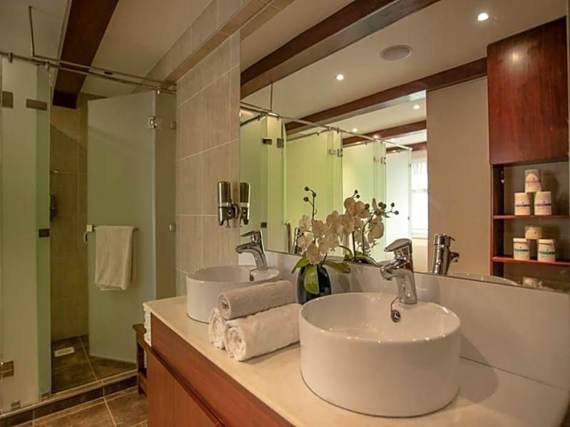 Diamond Plaza Apartments image