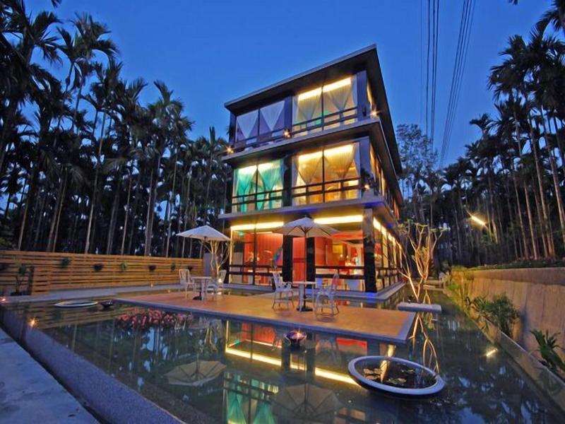 Full House Bed And Breakfast image