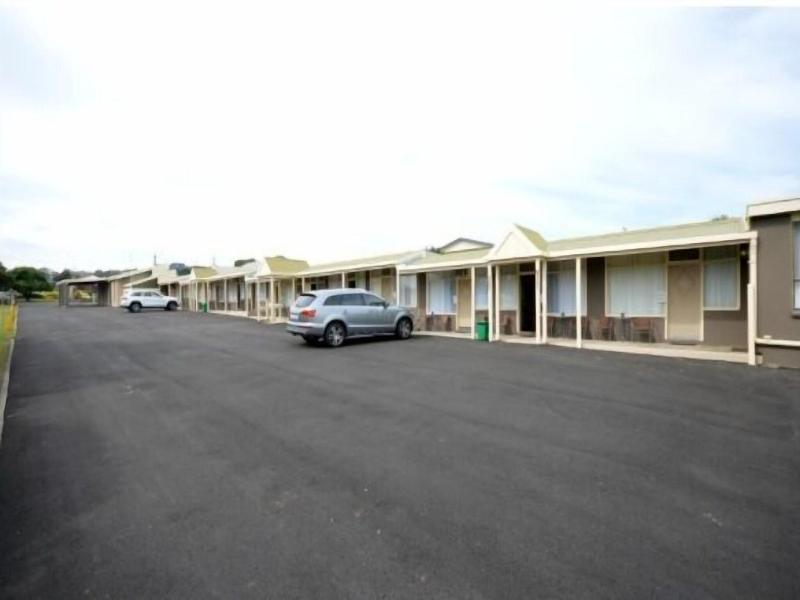 Pelicans Motel San Remo image