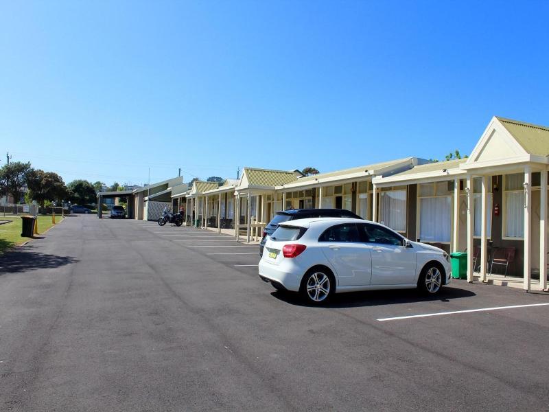 Pelicans Motel San Remo image