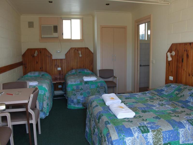 Pelicans Motel San Remo image